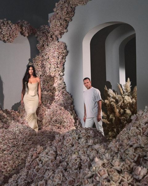 Ким Кардашьян сделала парфюмерную коллаборацию с флористом Джеффом Литэмом