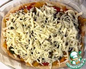 Пицца с запеченным перцем и томатной пастой