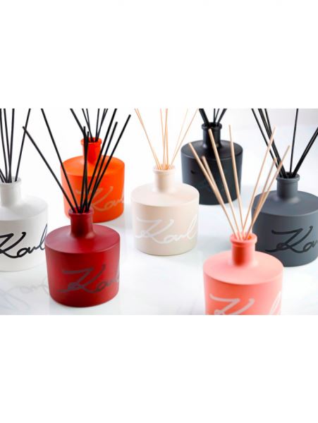 Бренд Karl Lagerfeld выпустил ароматические свечи и диффузоры для дома
