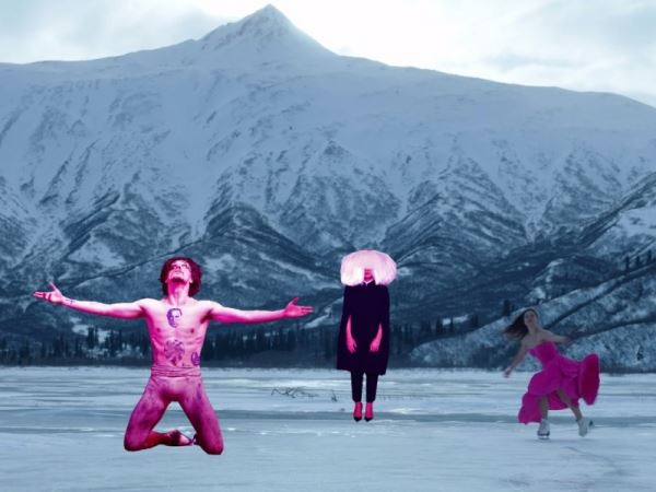 Фигуристка Елена Ильиных станцевала на замерзшем озере в новом клипе певицы Sia
