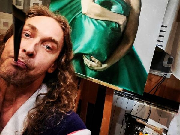 "Пора галерею открывать": Тарзан завязал со стриптизом и начал писать картины