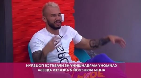Саймоном про поцелуи Ани Брянской и Алексей Адеева в общественных местах
